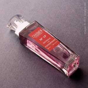 Perfume de feromonas para ella
